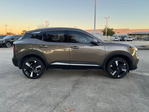 New 2025 Nissan Kicks SR image 3