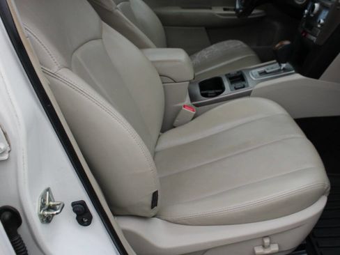 Used 2013 Subaru Outback 2.5i Limited image 2