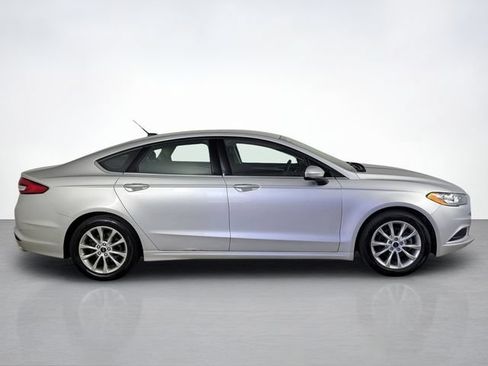 Certified 2017 Ford Fusion SE w/ Fusion SE Technology Package FWD image 2