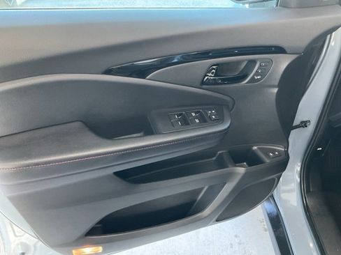 Certified 2024 Honda Passport Black Edition image 5