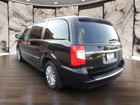 Used 2015 Chrysler Town & Country Touring-L w/ Driver Convenience Group FWD image 8