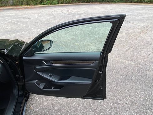 Used 2018 Honda Accord EX image 42