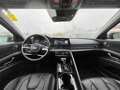 Used 2025 Hyundai Elantra Limited image 32