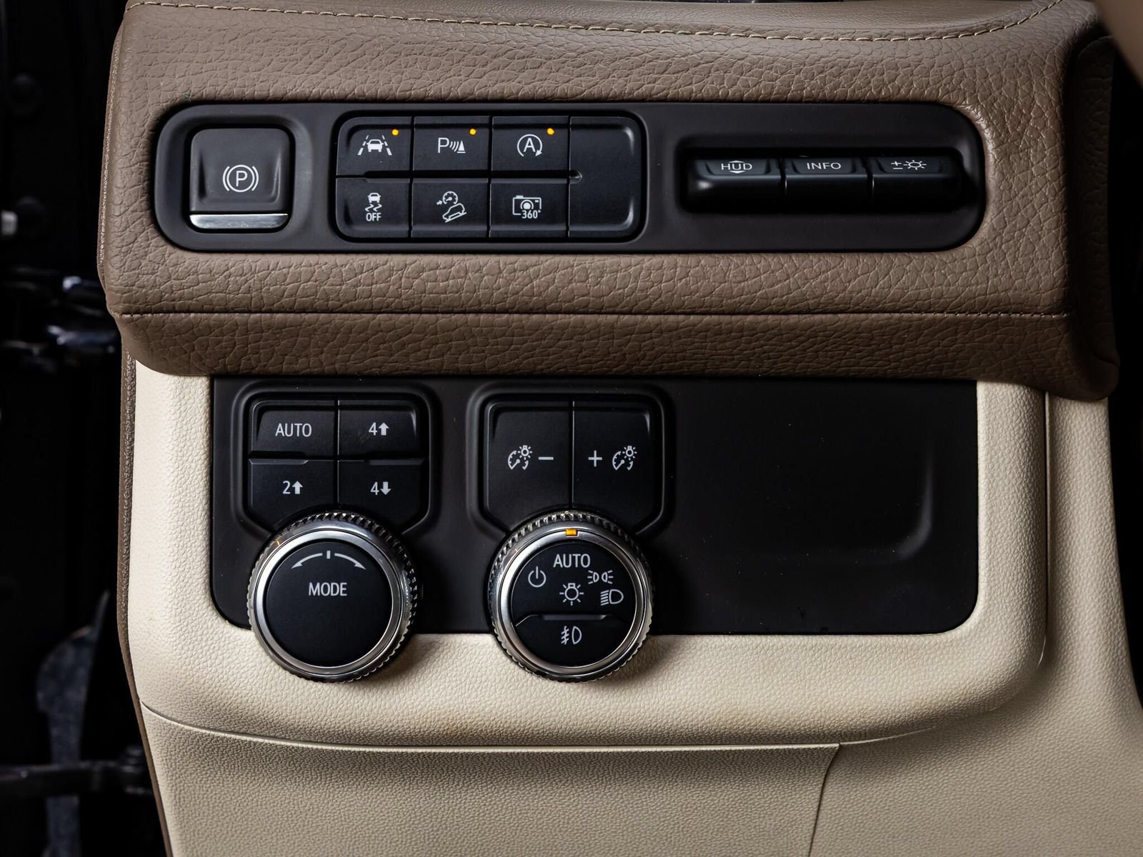 Used 2023 GMC Yukon Denali AWD/4WD image 18