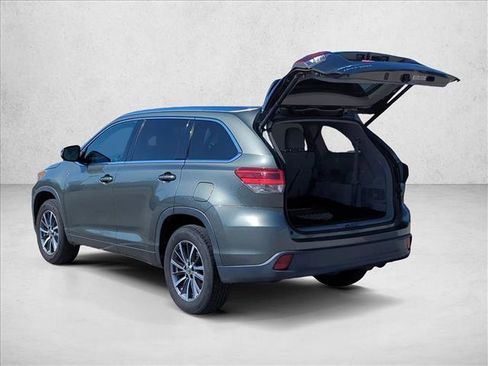 Used 2017 Toyota Highlander XLE image 4