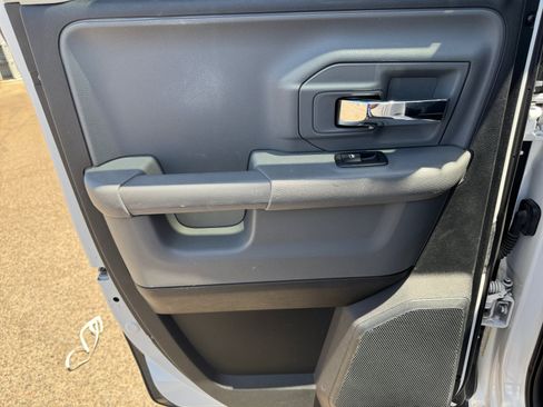 Used 2017 RAM 1500 Classic SLT RWD image 28