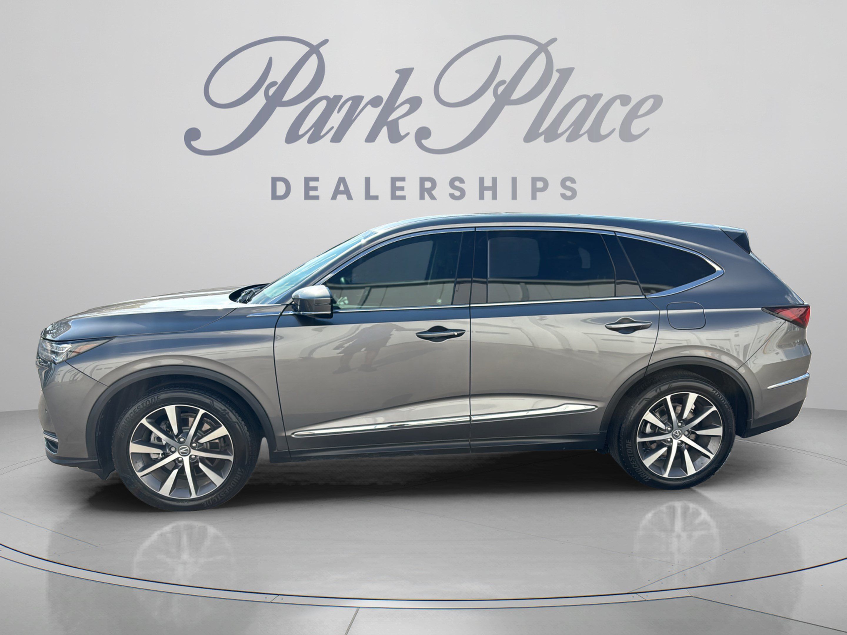 Used 2025 Acura MDX w/ Technology Package FWD image 2