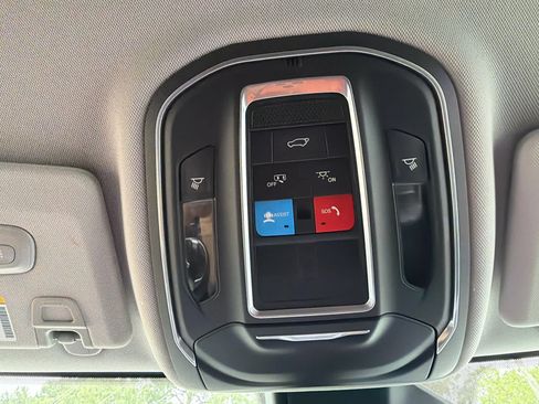 Used 2022 Jeep Grand Cherokee L Limited AWD/4WD image 32