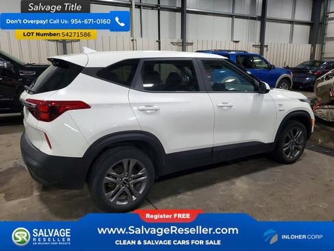 Used 2023 Kia Seltos LX AWD/4WD image 4
