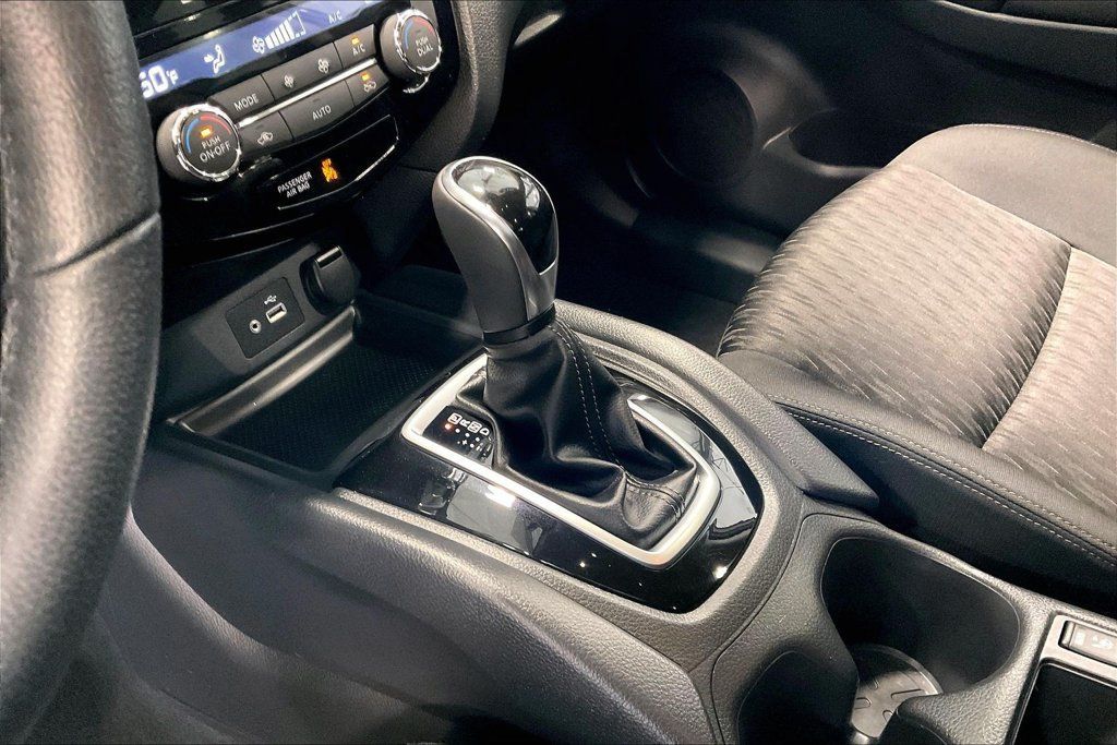 Used 2019 Nissan Rogue SV AWD/4WD image 19