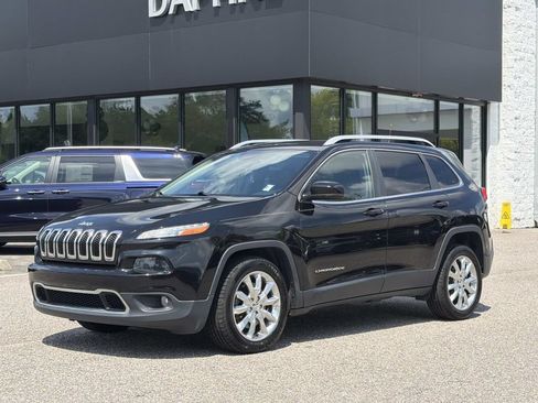 Used 2017 Jeep Cherokee Limited FWD image 8