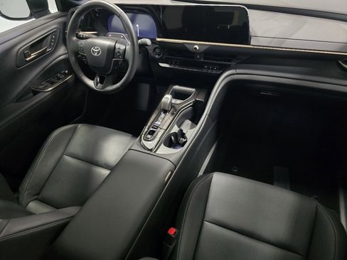 Certified 2025 Toyota Crown Platinum image 24