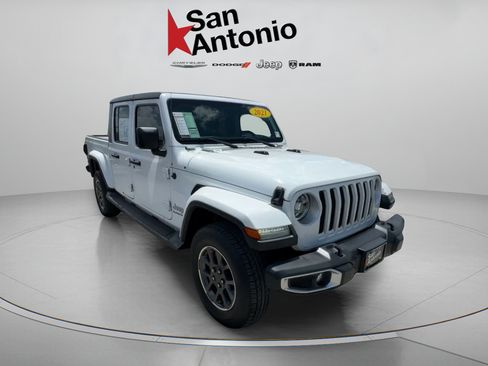Used 2021 Jeep Gladiator Overland AWD/4WD image 1