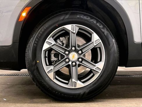 Used 2025 Chevrolet Blazer LT AWD/4WD image 7