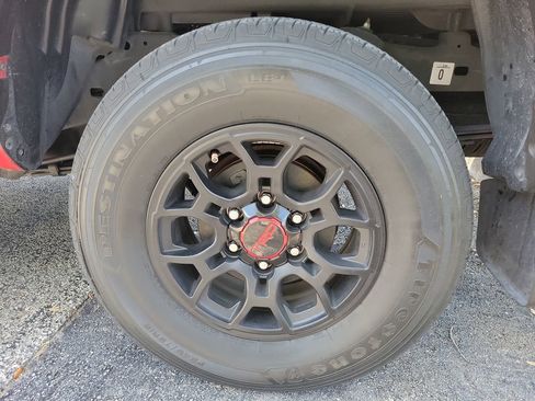 Used 2022 Toyota Tacoma SR5 w/ Technology Package RWD image 5