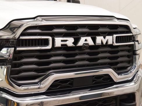 Used 2025 RAM 5500 4x4 Crew Cab image 5