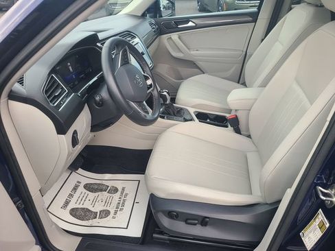 Used 2024 Volkswagen Tiguan SE AWD/4WD image 11