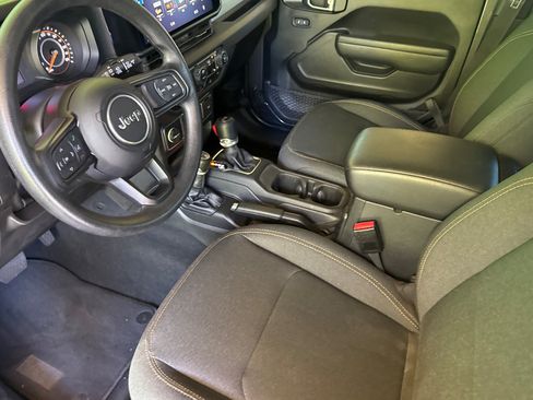 Used 2025 Jeep Wrangler Unlimited Sport AWD/4WD image 11
