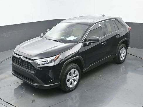 Used 2025 Toyota RAV4 LE FWD image 33