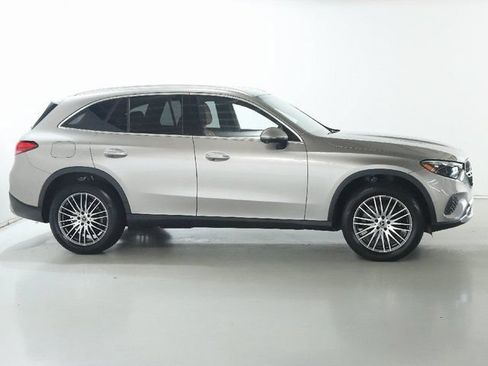 Used 2023 Mercedes-Benz GLC 300 4MATIC image 12