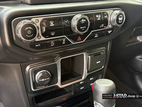 Used 2023 Jeep Gladiator Sport AWD/4WD image 16