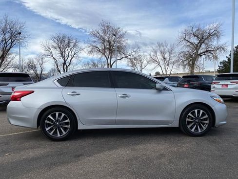 Used 2017 Nissan Altima 2.5 SV image 6
