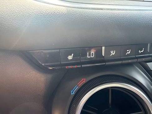 Used 2023 Chevrolet Blazer LT w/ Convenience Package FWD image 11