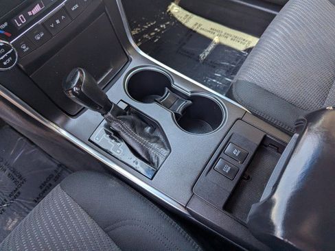 Used 2016 Toyota Camry LE FWD image 19