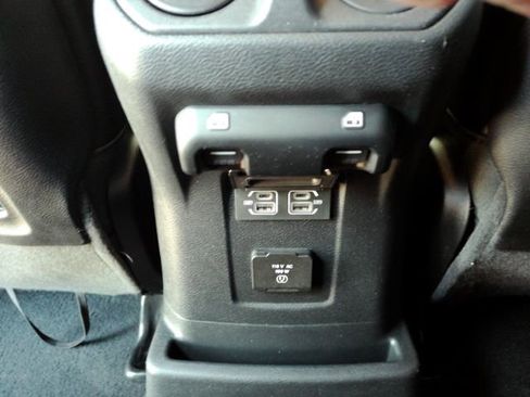 Used 2022 Jeep Wrangler Unlimited Rubicon image 25