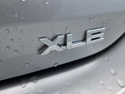 Used 2025 Toyota Highlander XLE FWD image 34