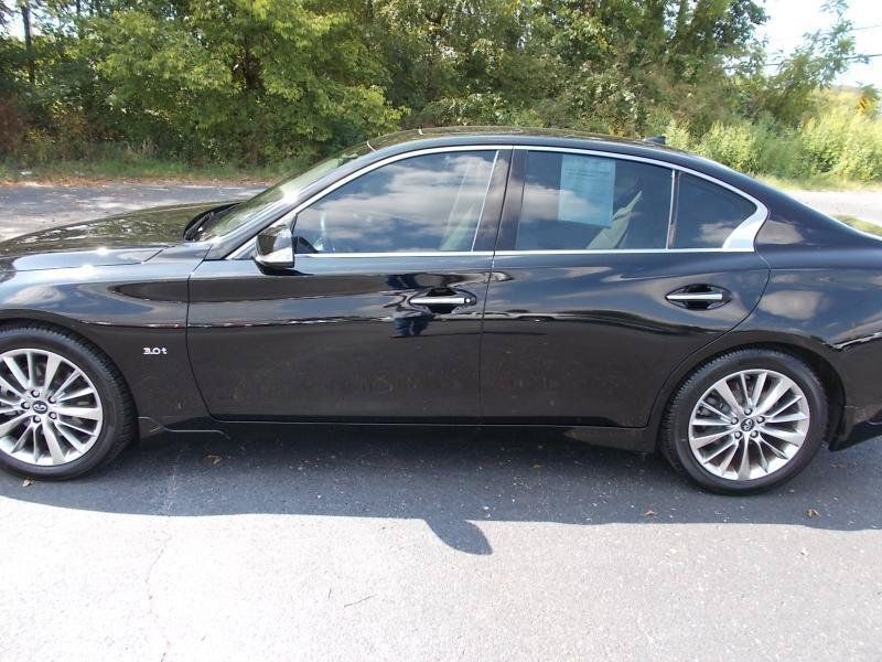 Used 2018 INFINITI Q50 Luxe w/ Essential Package (3.0T Luxe) RWD image 6