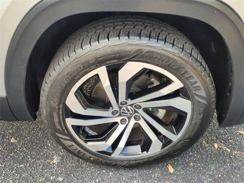 Used 2021 Volkswagen Atlas SEL Premium image 20