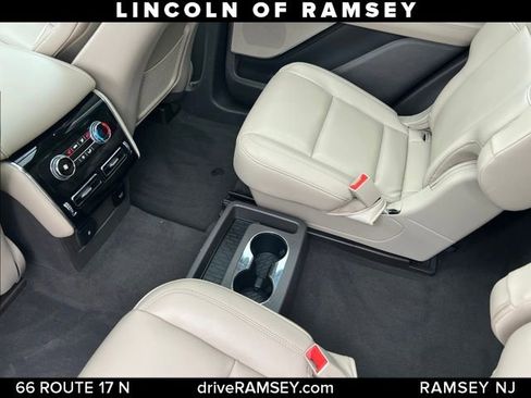 Used 2023 Lincoln Aviator AWD w/ Premium Package image 17