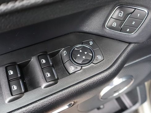 Used 2019 Ford Expedition XLT w/ Equipment Group 202A AWD/4WD image 29