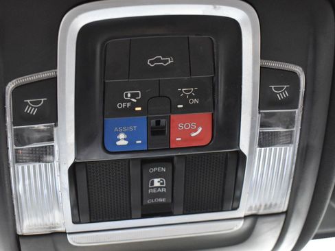 Used 2022 RAM 3500 Limited w/ Body Color Bumper Group image 24