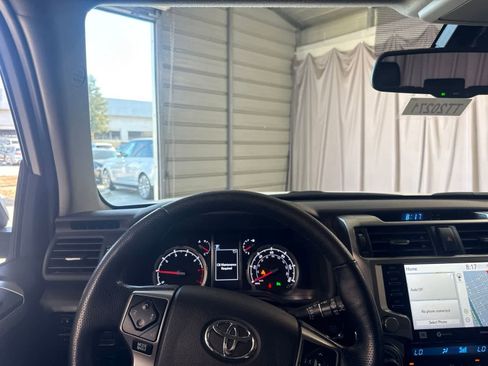 Used 2023 Toyota 4Runner Limited AWD/4WD image 22