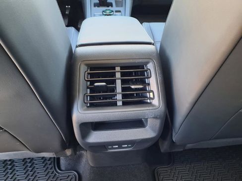 New 2026 Volkswagen Tiguan SE image 14