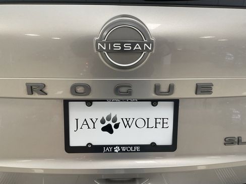 Used 2024 Nissan Rogue SL image 24