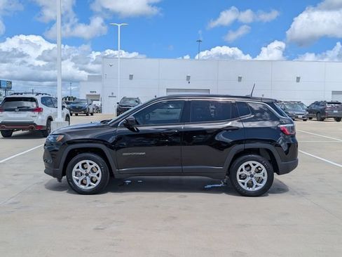 Used 2025 Jeep Compass Sport AWD/4WD image 3