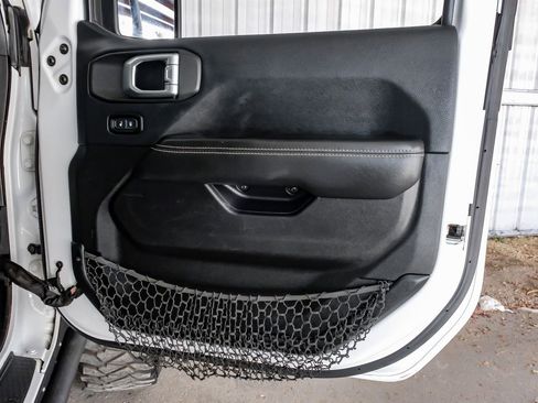 Used 2018 Jeep Wrangler Unlimited Sahara image 44