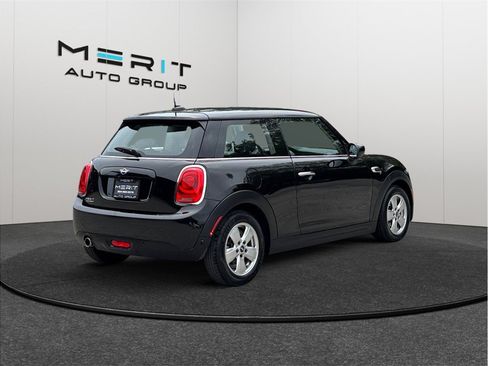 Used 2021 MINI Cooper 2-Door Hardtop FWD image 9