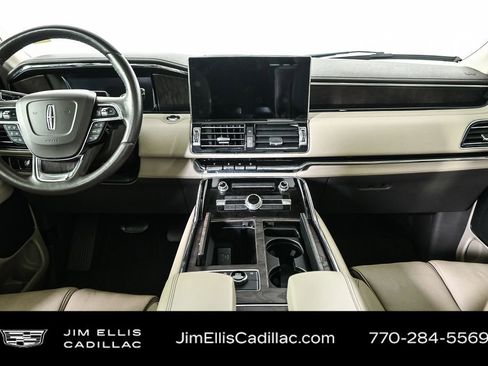Used 2022 Lincoln Navigator Reserve image 19