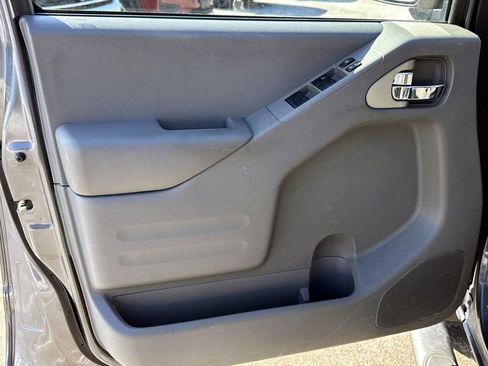 Used 2021 Nissan Frontier SV image 15