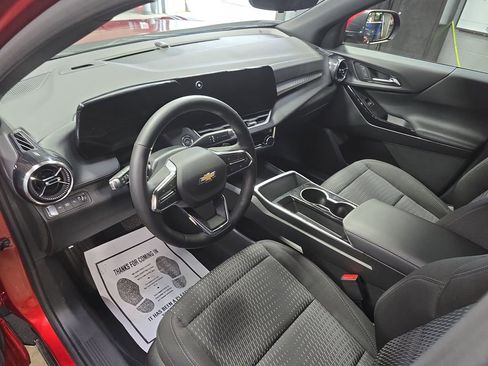 Used 2025 Chevrolet Equinox LT w/ Safety and Technology Package AWD/4WD image 17