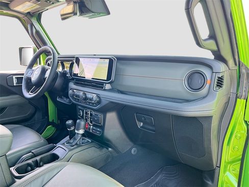 Certified 2025 Jeep Gladiator Mojave image 28