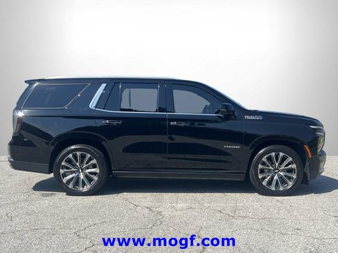 Used 2025 Chevrolet Tahoe High Country AWD/4WD image 29