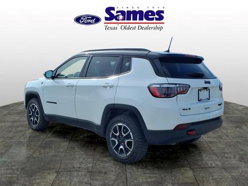 Used 2025 Jeep Compass Trailhawk AWD/4WD image 5