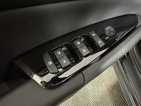 Used 2025 Kia Sportage EX FWD image 10