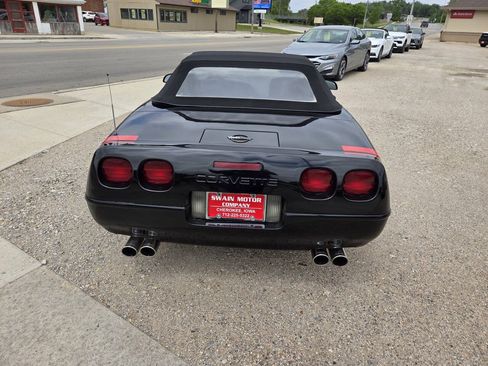 Used 1993 Chevrolet Corvette Convertible RWD image 8