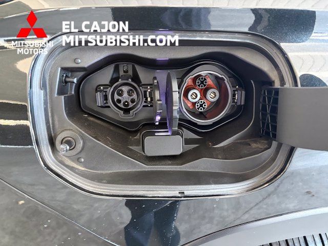 Used 2025 Mitsubishi Outlander SEL AWD/4WD image 3